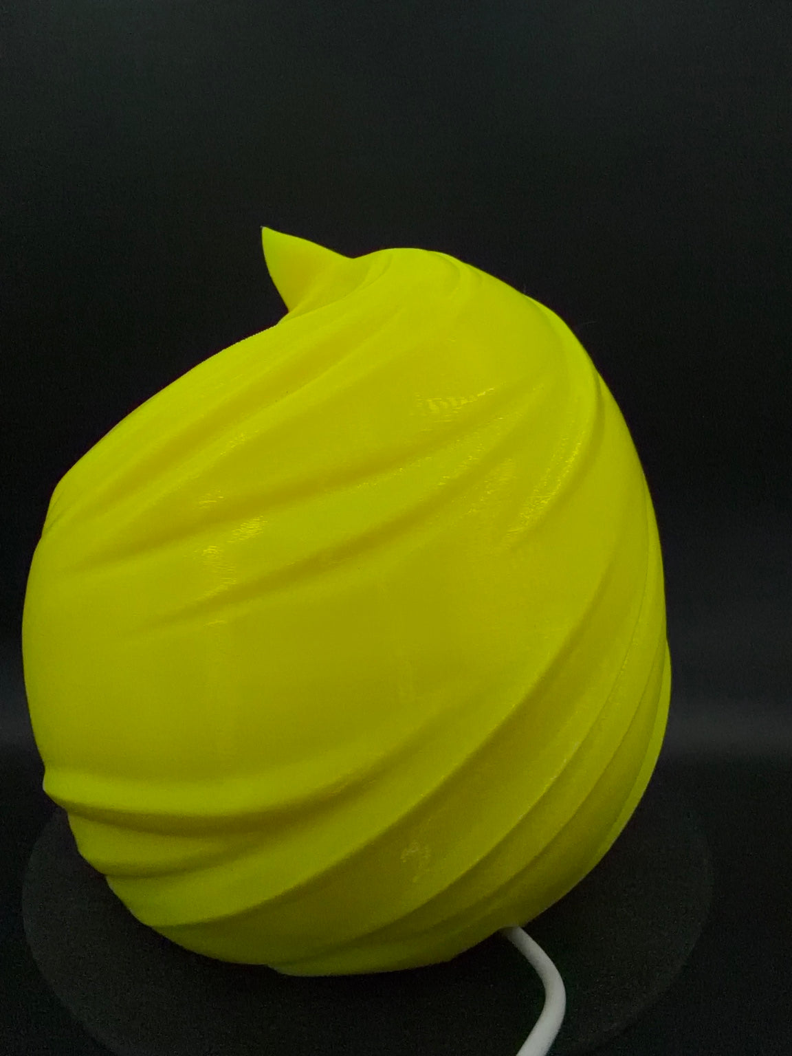 Yellow Cat lamp unlit, rear view